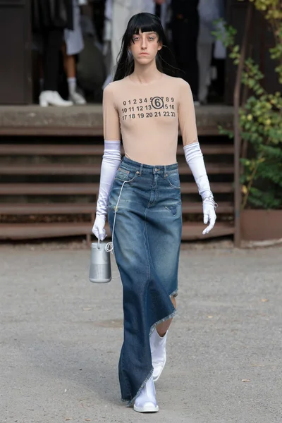Look 10
